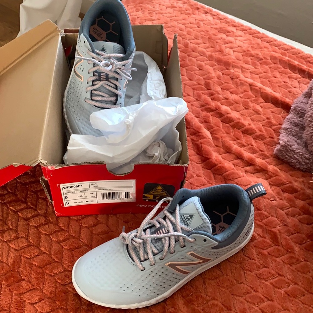 New Balance 806 shoes- like new